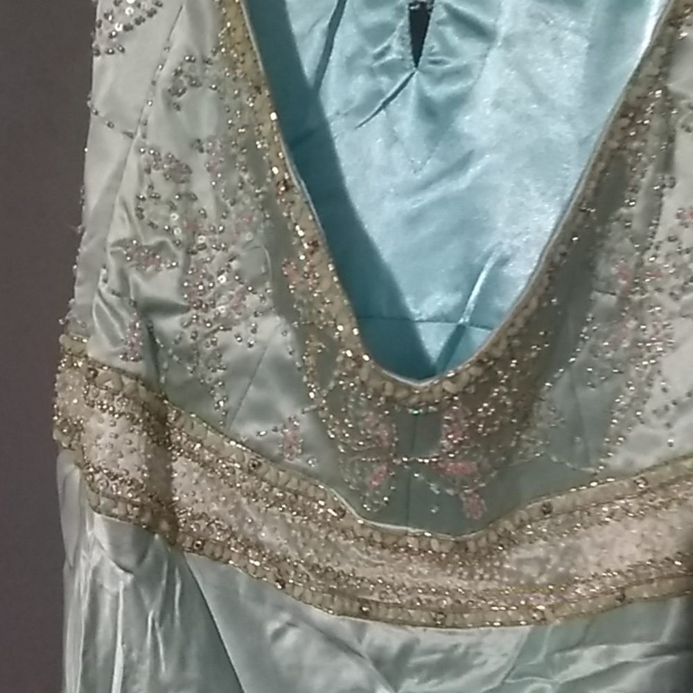 Dress - Picture 4 of 5